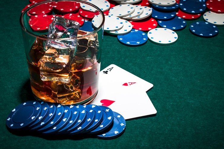 Dealer profesional menyajikan kartu di Free Bet Blackjack calon4d